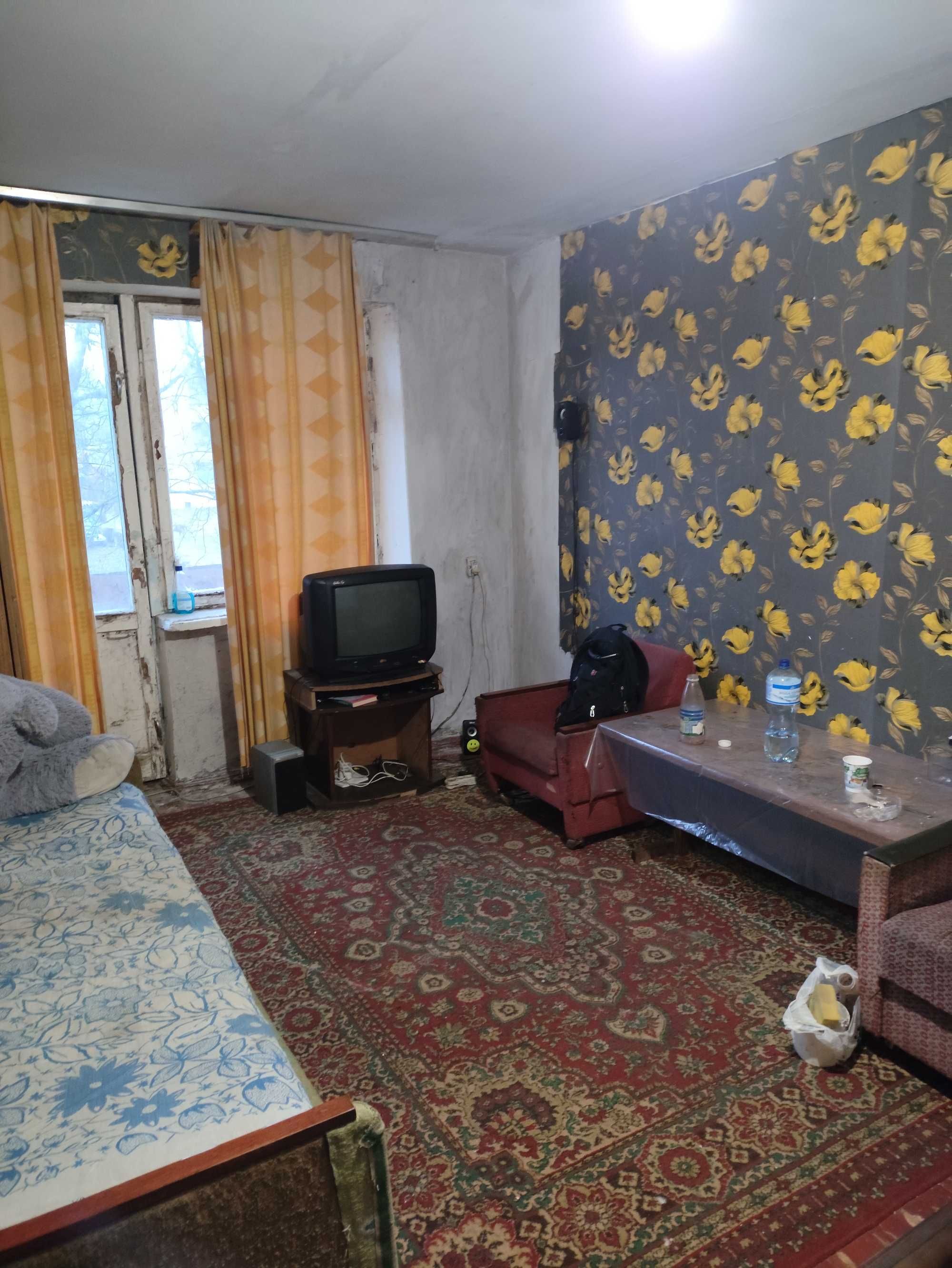Basic One-Room Apartment Without Hot Water or Heating