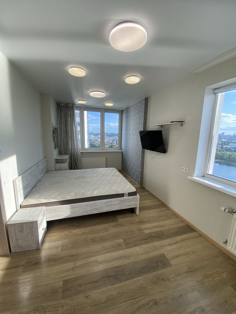 Modern Apartment with Lake View in Prestigious Complex