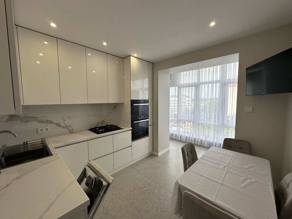 Stylish 2-Room Apartment on Karpatska Street - First Rental