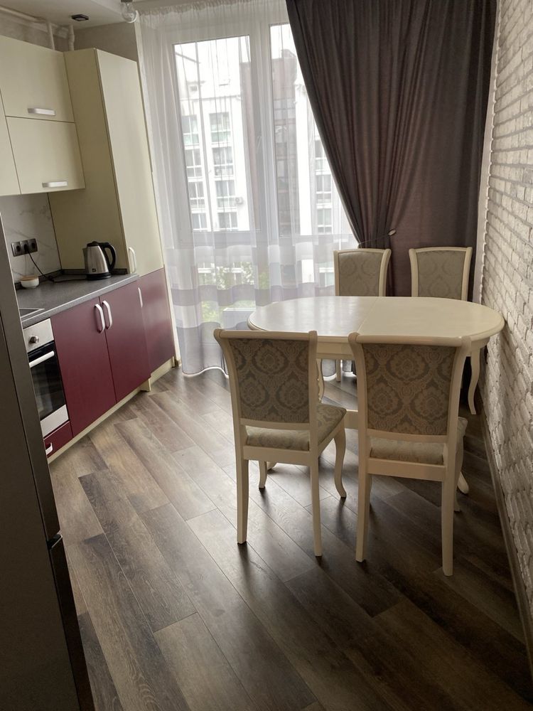 Modern Renovated Apartment in Bilohorodka Center