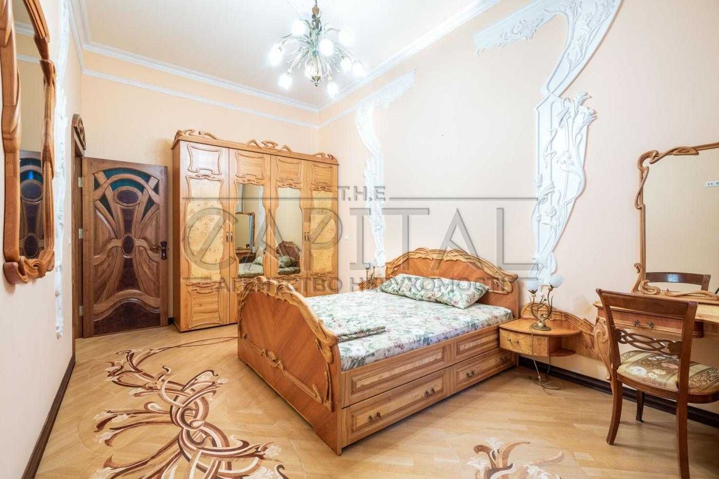 Spacious 3-bedroom apartment on Lva Tolstogo, 23 - Quiet Luxury in the City Center