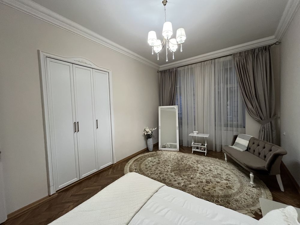 Stylish 3-Room Apartment in Lviv City Center near University and Frank Park