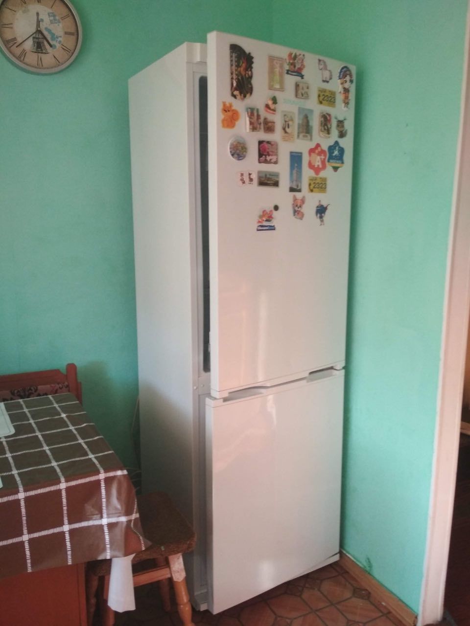 One-bedroom apartment on Chervonoi Kalyny Street, near metro and park zone