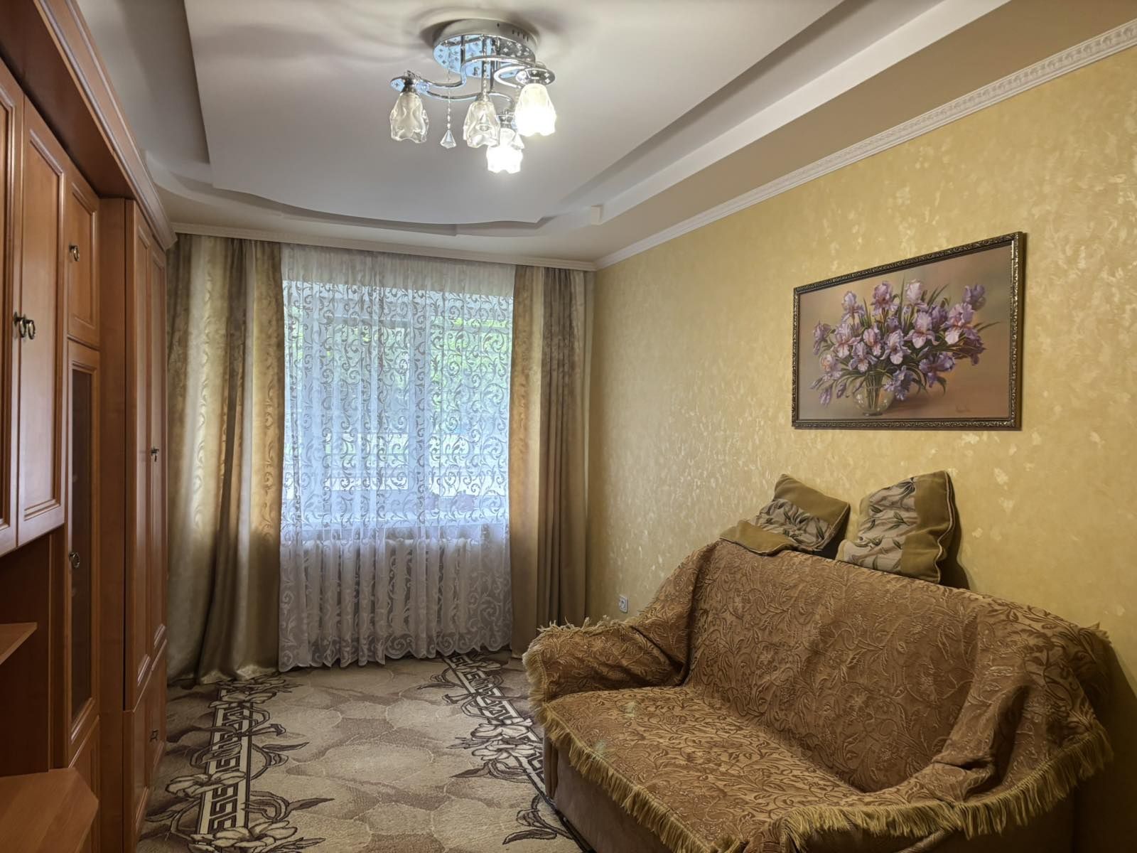 Apartment on Mykolaivska Street with Full Amenities