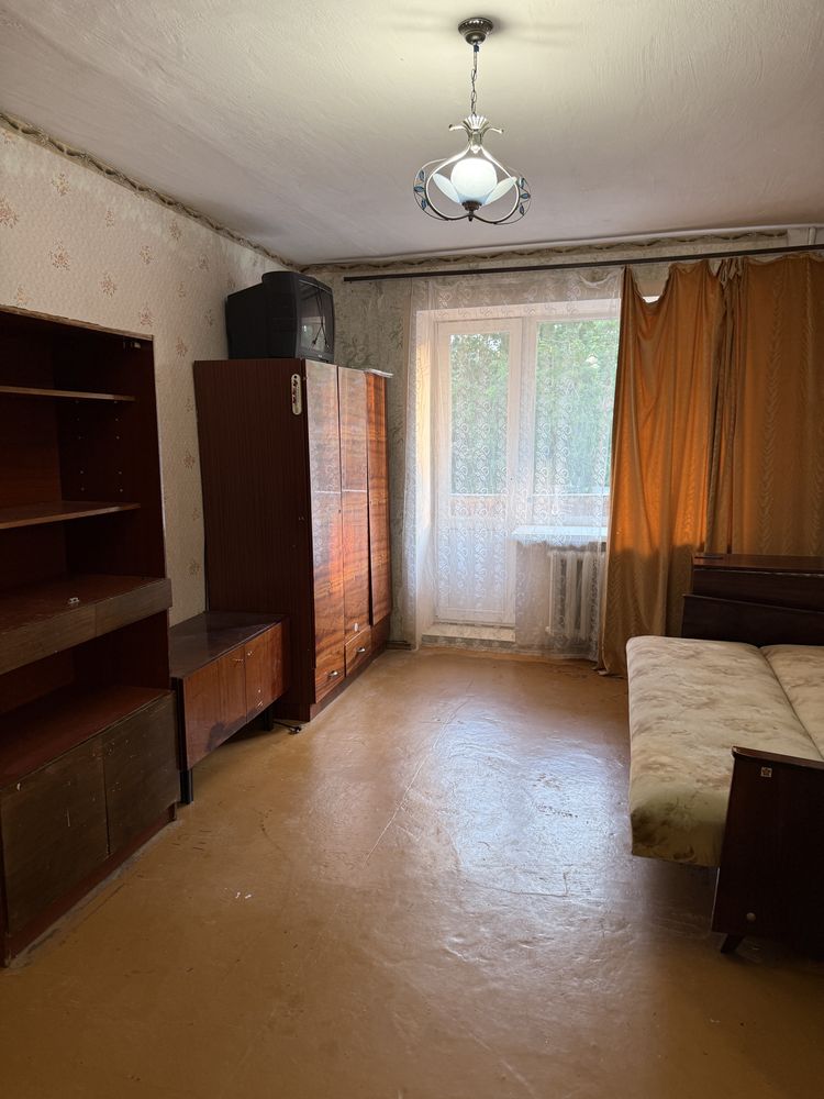 1-Room Apartment on Shoseyna Street