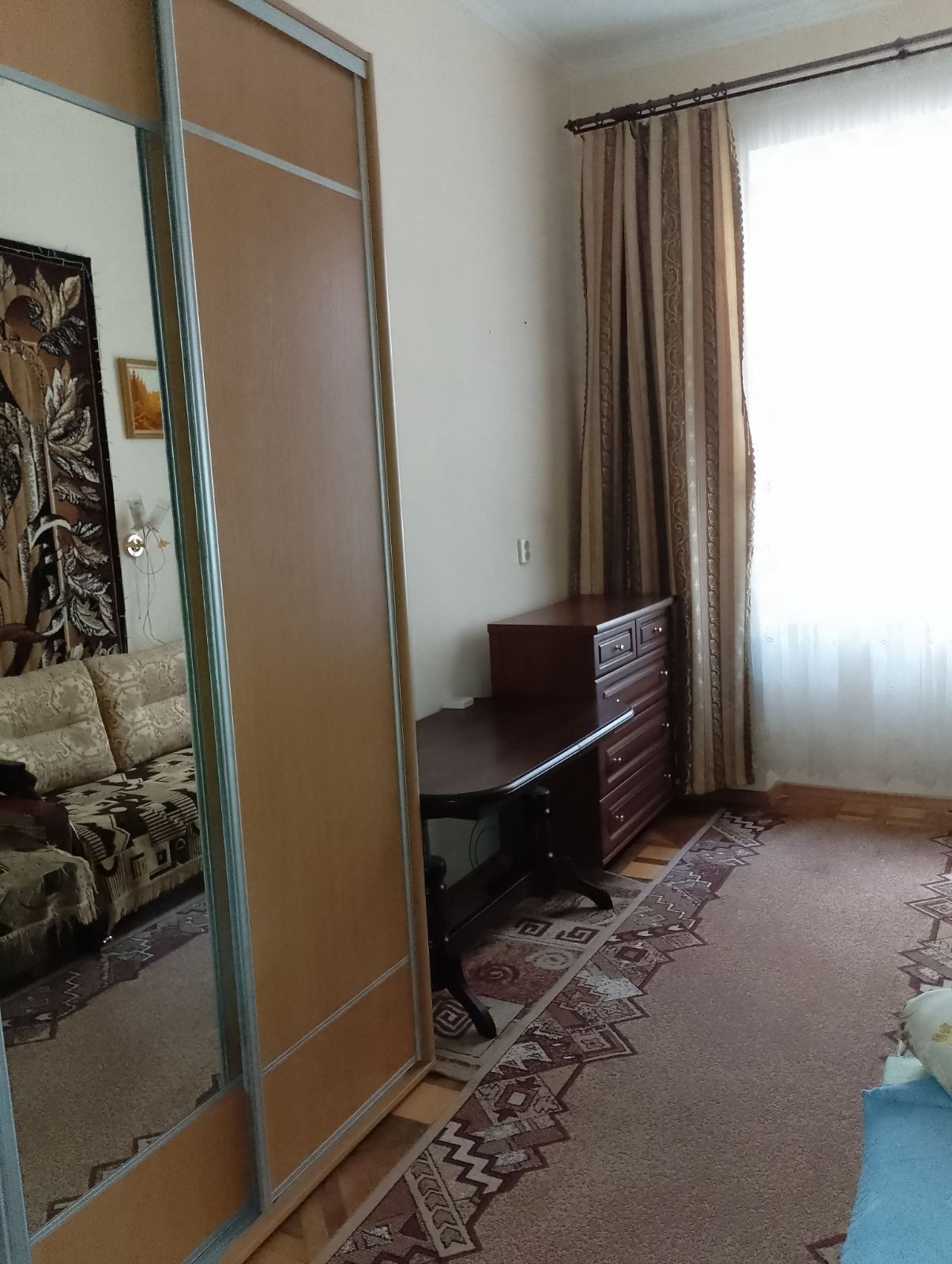 Clean apartment near Pidzamche station, central location
