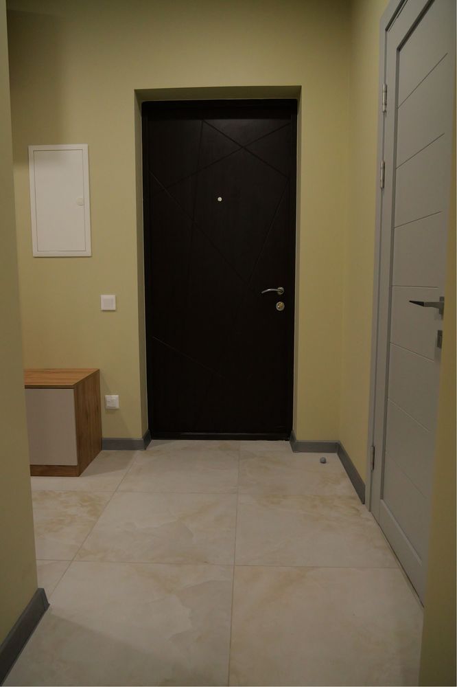 2-Room Apartment in Bahahovutivskyi Complex - Low Floor, Fully Equipped