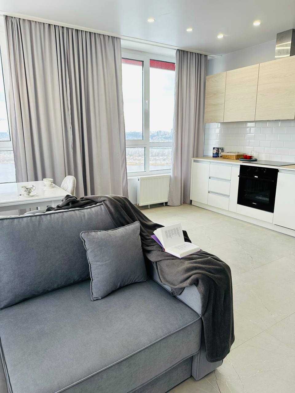 Modern Two-Room Apartment with Panoramic City Views