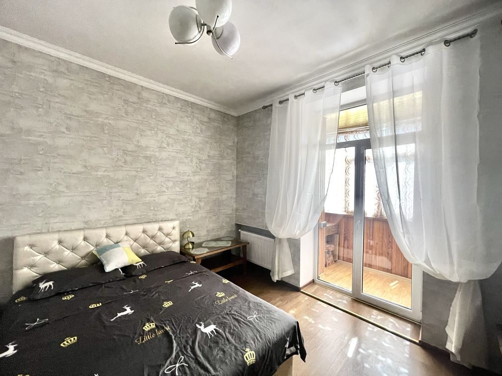 Cozy City Center Apartment with Parking and AC