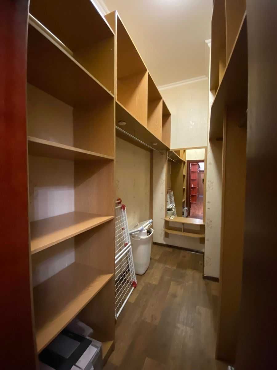 3-Bedroom Apartment in Khreshchatyk Street, Historical Passage, Central Kyiv