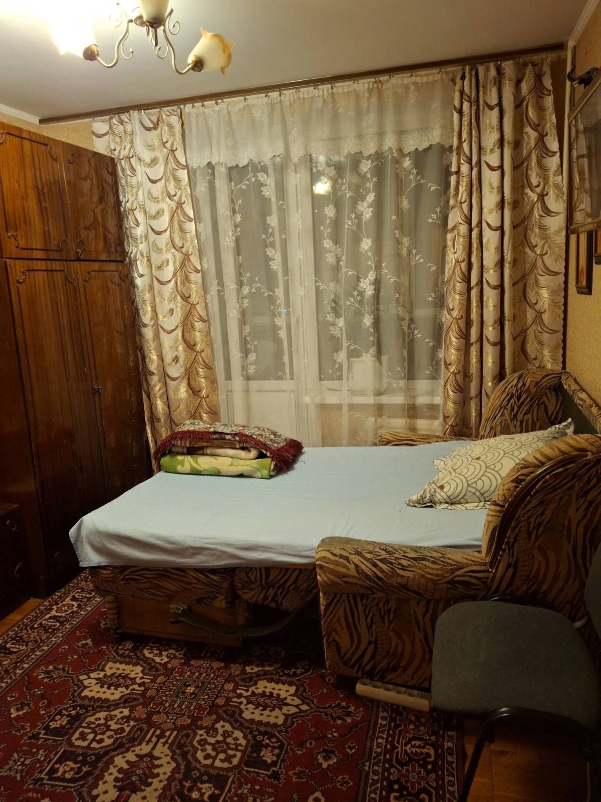 Furnished 1-Bedroom Near Minska Metro with Park View
