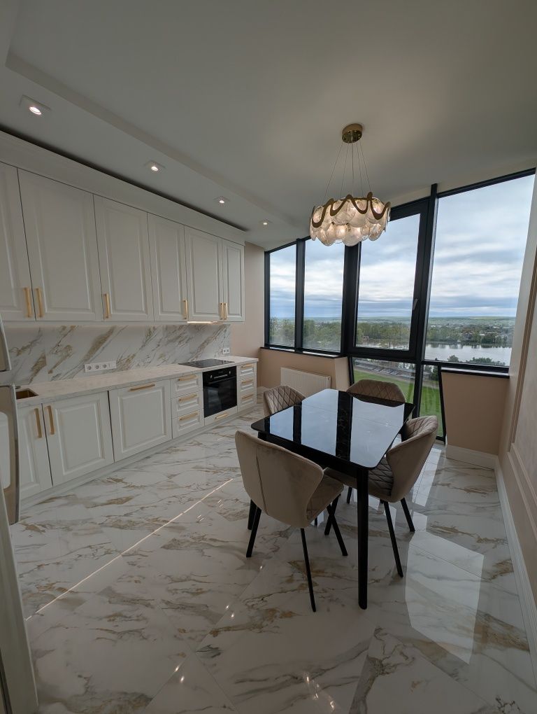 3-Bedroom Apartment in Parus Complex near City Lake