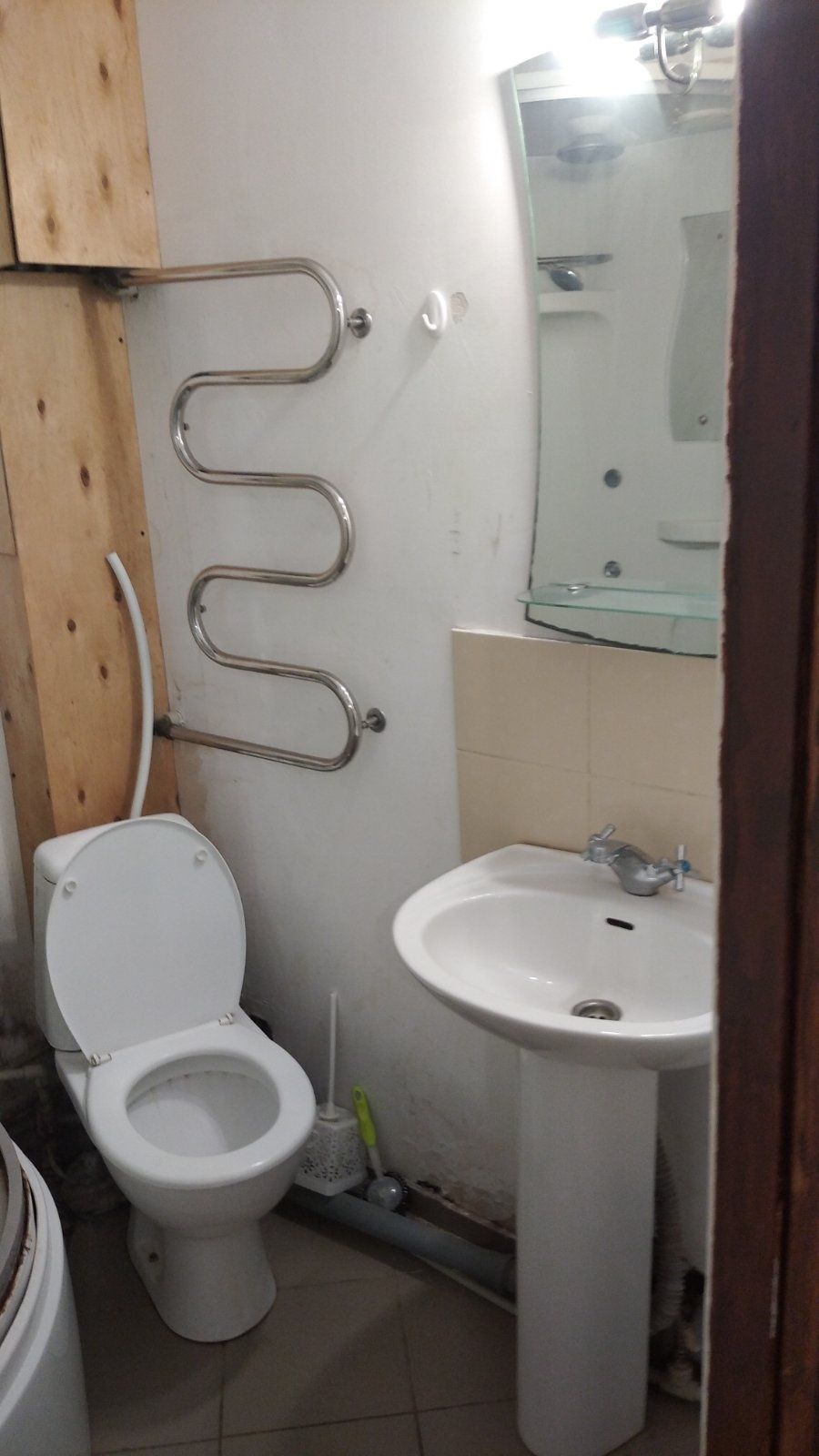 Modern Studio Apartment with Parking Near Metro