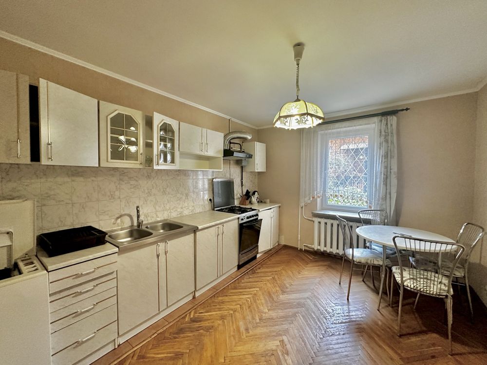 Cozy 2-room apartment in brick building, ground floor