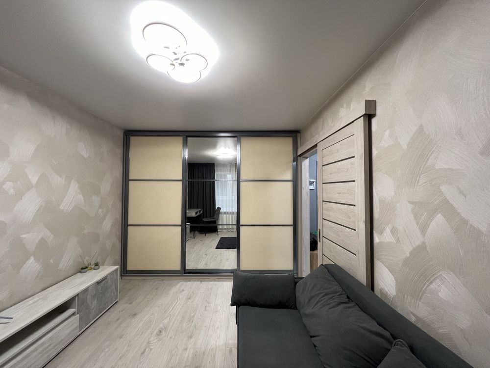 Modern Furnished 1-Bedroom Apartment near Vynohraddr Metro, Kiev