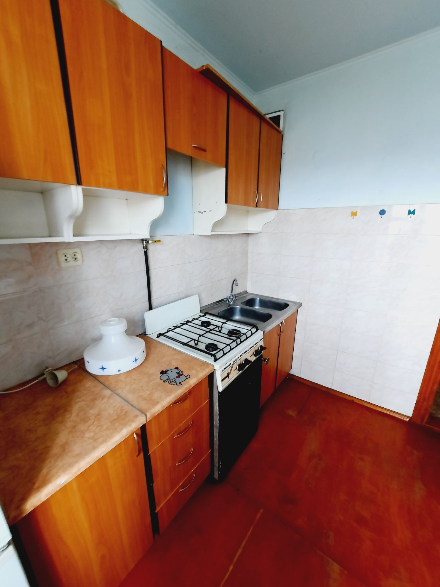 One-bedroom apartment with furnished kitchen near amenities