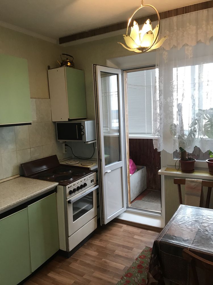 One-bedroom apartment with balcony in Troeshchina