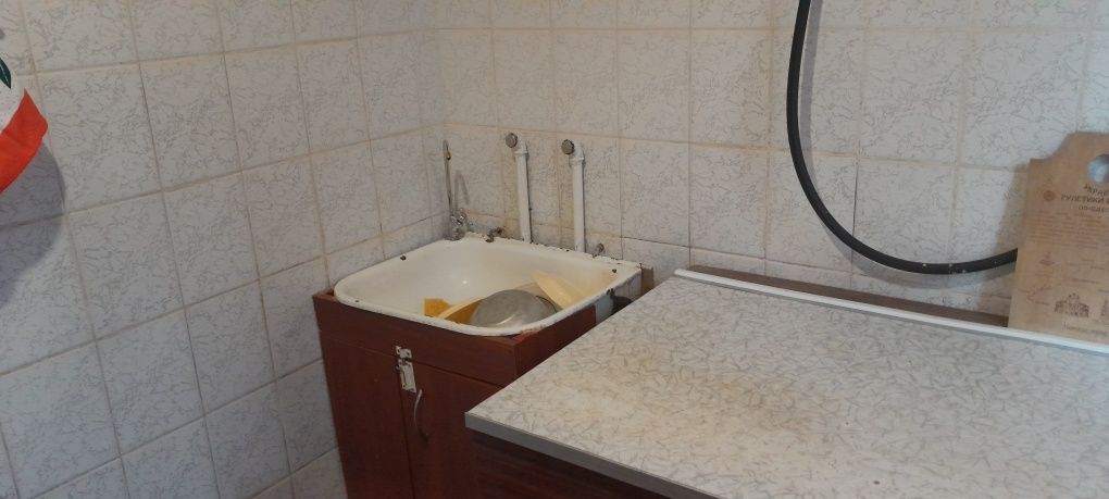 1-Room Apartment near School 24, Hot Water Available, Comfortable Sofa