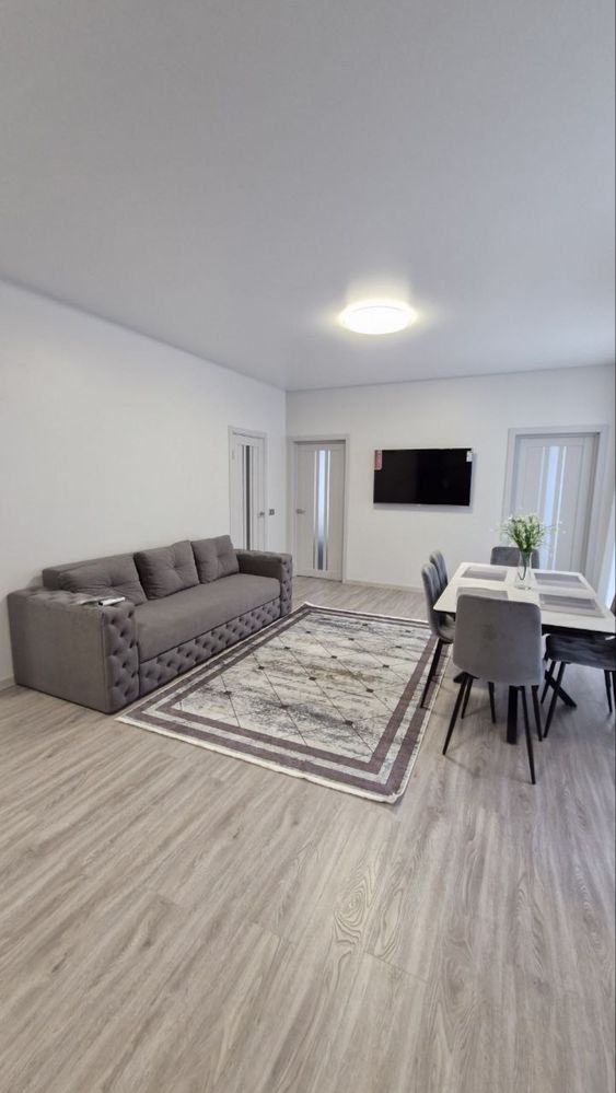 Modern 2-Bedroom Apartment with Designer Kitchen-Studio