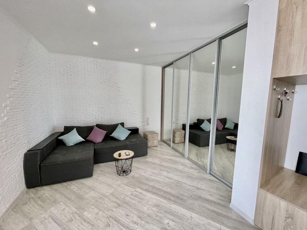Stylish apartment with panoramic windows on Genuezskaya Street
