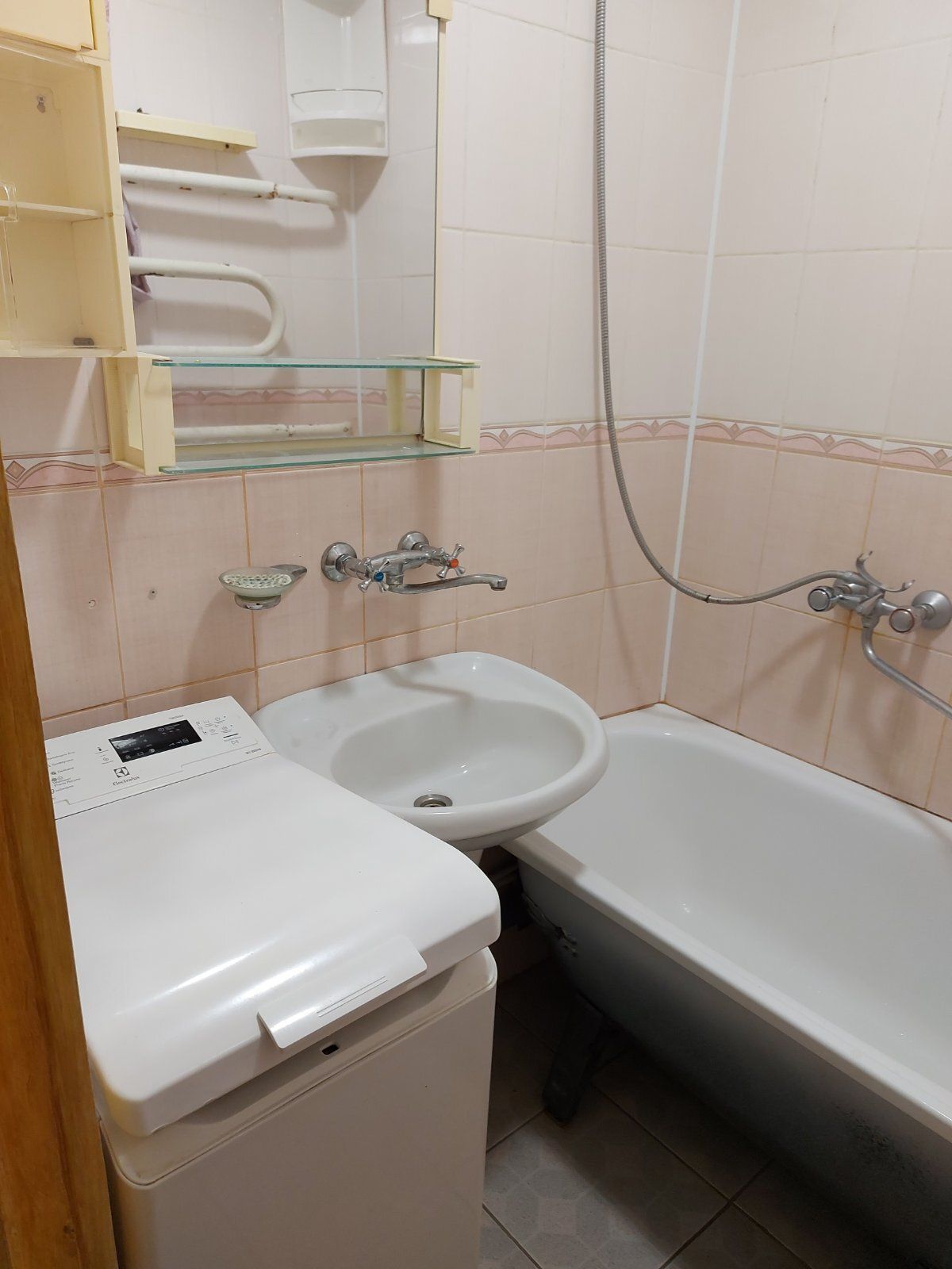 3-Room Apartment in Saltivka, Near 24-Story Building