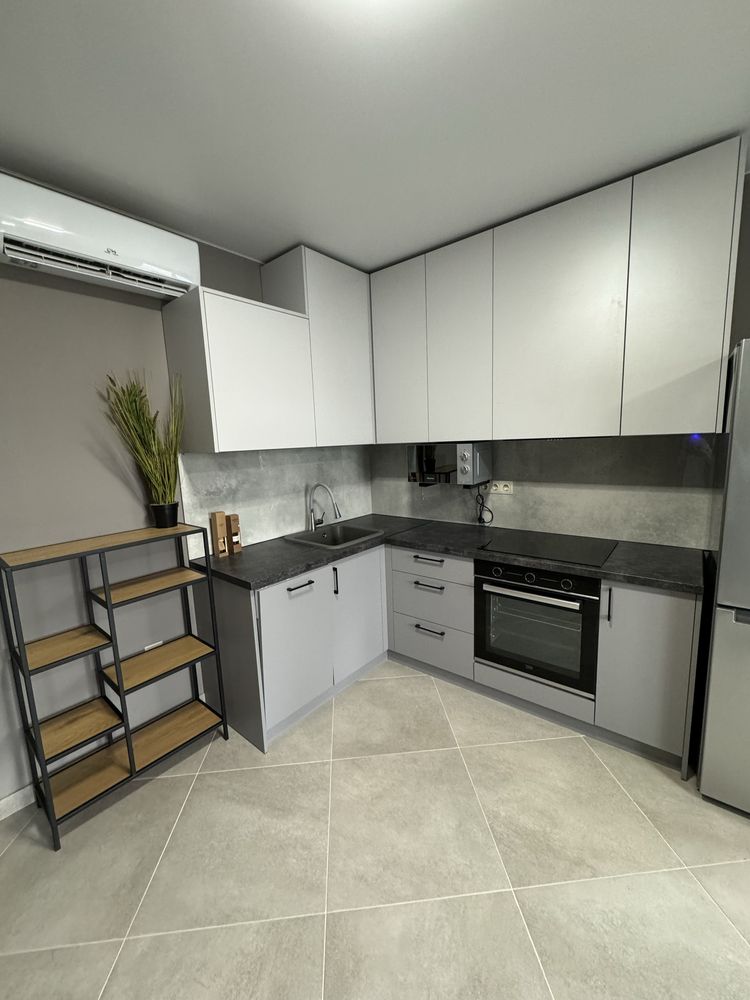 Modern Studio Apartment Near City Center with Amenities