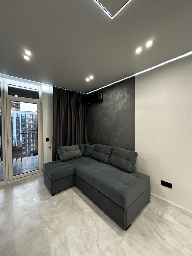 Modern Designer 1-Bedroom Apartment with Terrace
