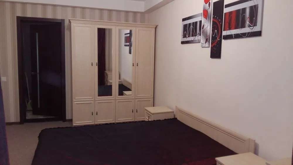 2-Room Apartment near Beresteiskyi Prospect with Excellent Transport Connectivity