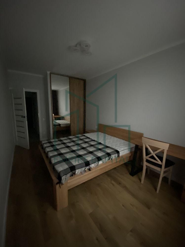 Modern 1-Bedroom Apartment with Oak Furniture