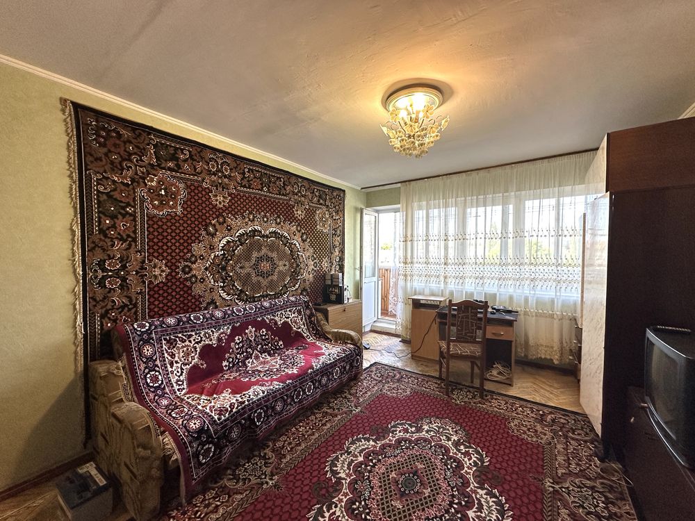 Spacious 1-Bedroom Apartment near Sviatoshyn Metro