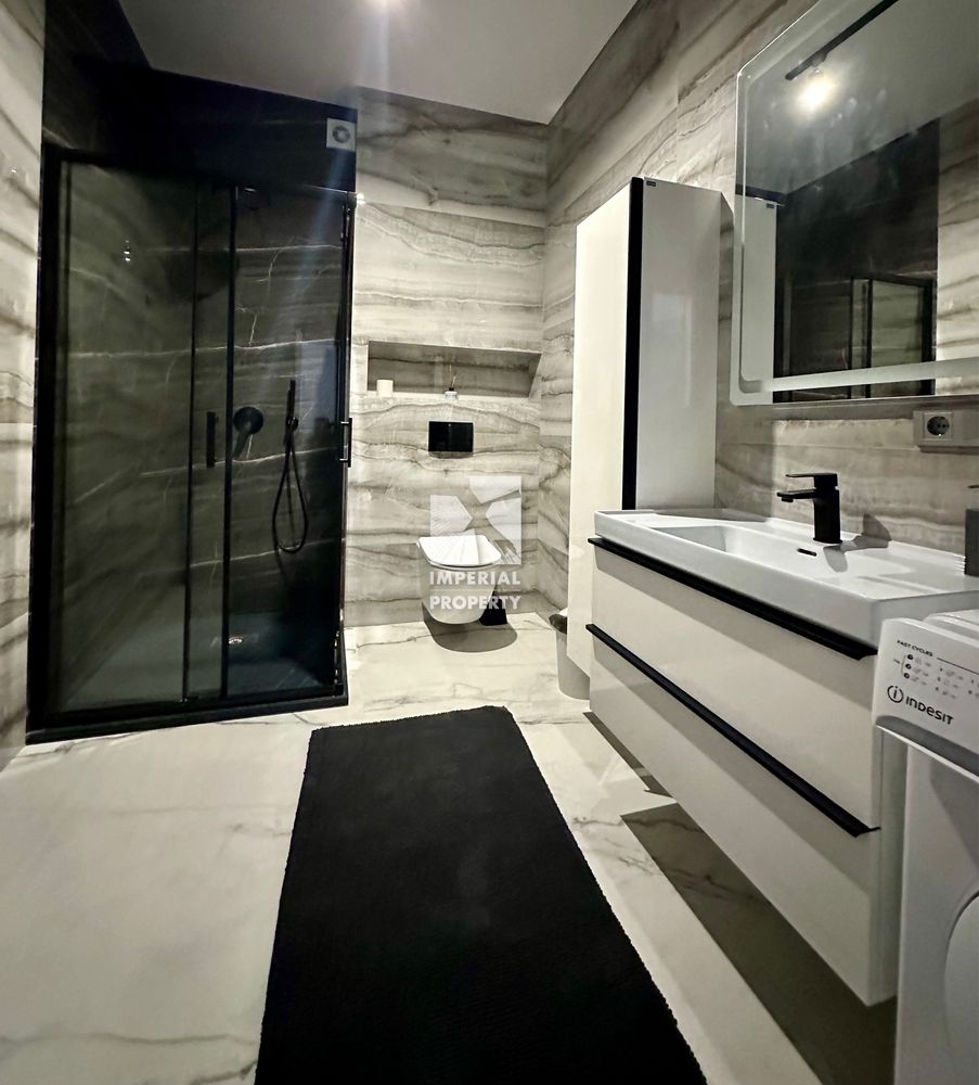 2-Room Apartment in Residents Park with Designer Renovation