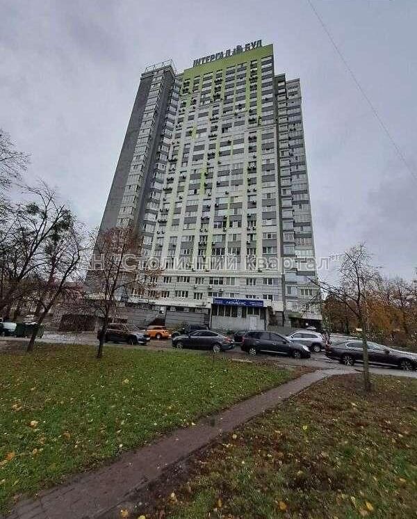 3-Bedroom Apartment in Silver Tower near Lukyanivska Metro