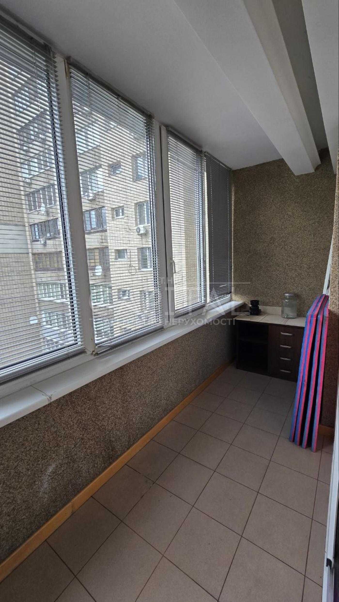Spacious 4-room apartment in Pechersk district, near Park Slavy