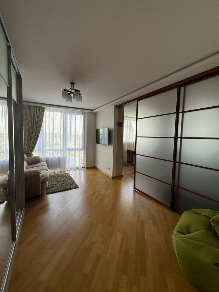 Panoramic View Apartment in Kyiv with Modern Features