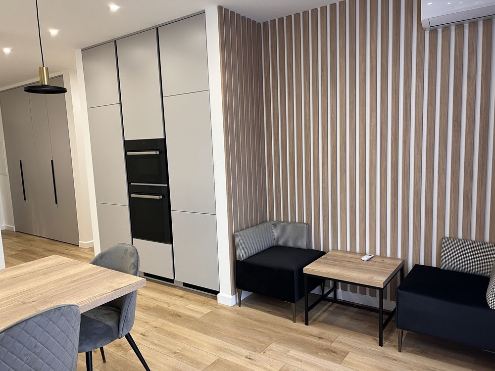 Spacious 78m² Modern Apartment Near Metro with Designer Renovation
