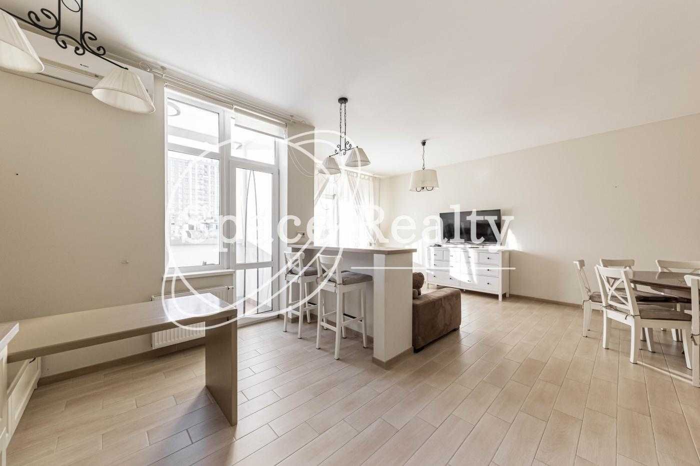 3-Bedroom Designer Apartment in Novopecherski Lipki Complex