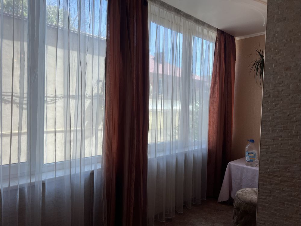 3-Room Apartment in Syniya Ptitsa Complex, First Floor, Fully Equipped