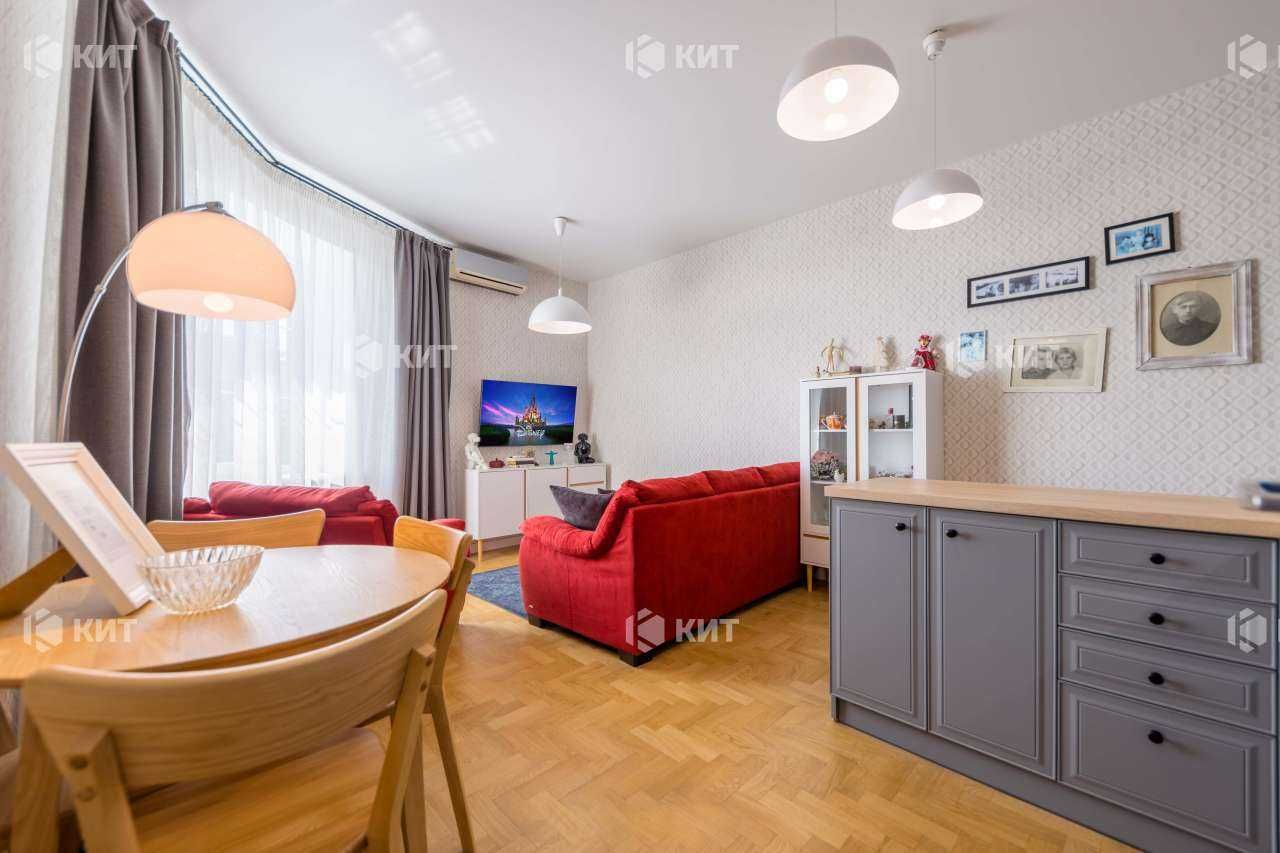 3-Room Apartment in City Center near Pushkinskaya Metro
