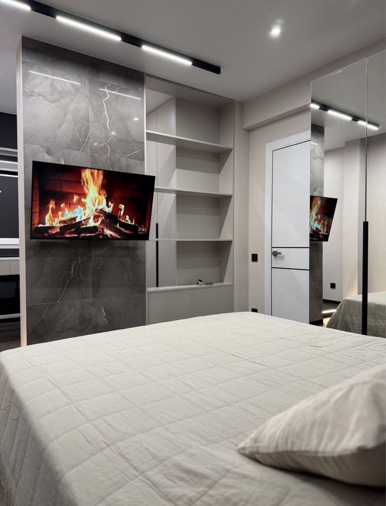 1-bedroom apartment with designer renovation in Faina Town complex