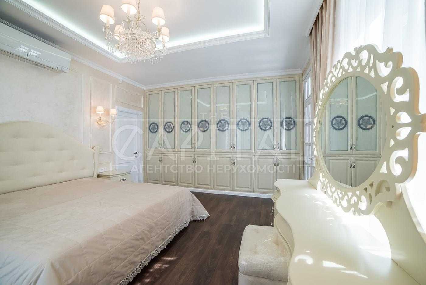 3-Bedroom Luxury Apartment in Novopechersky Lipki Complex