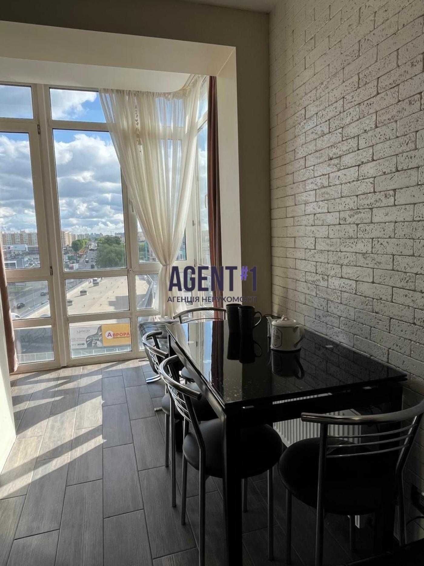 1-Bedroom Apartment in Petrivsky Quarter, Sofiivska Borshchahivka