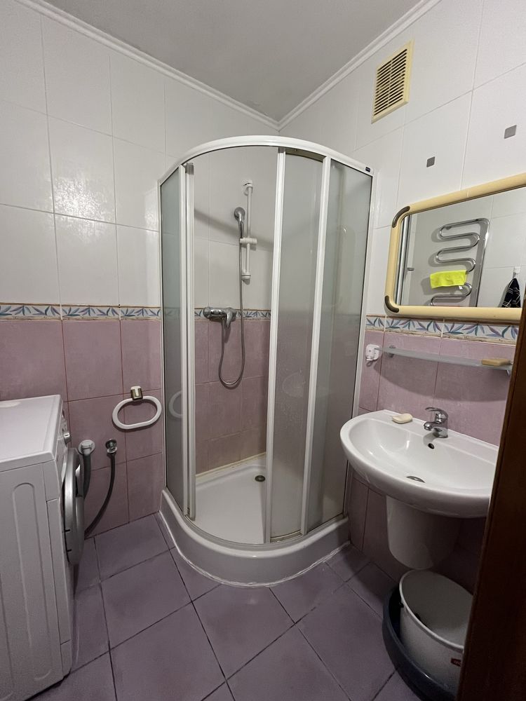 Spacious 3-Bedroom Apartment Near Osokorky Metro