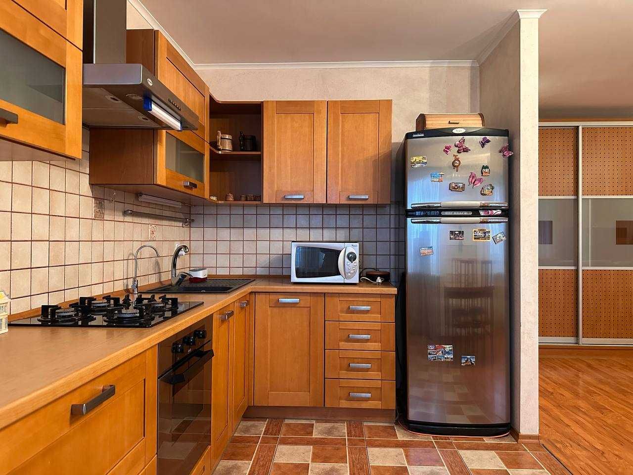 3-Room Apartment on Television Street, 8th Floor, Brick Building