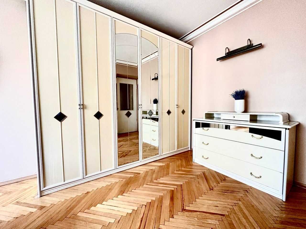 3-Bedroom Apartment in Pechersk with Panoramic Views