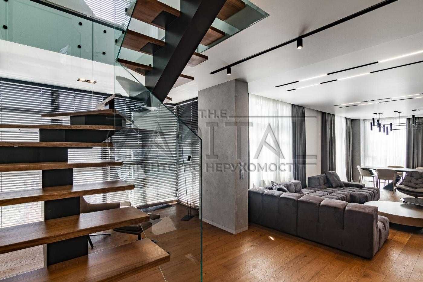Penthouse in Novopecherski Lipki Complex with Panoramic Views