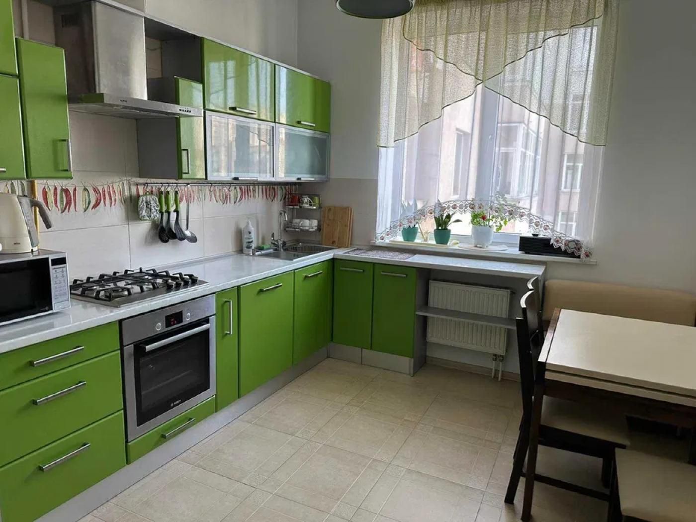 Spacious 2-bedroom apartment with high ceilings in a luxury building