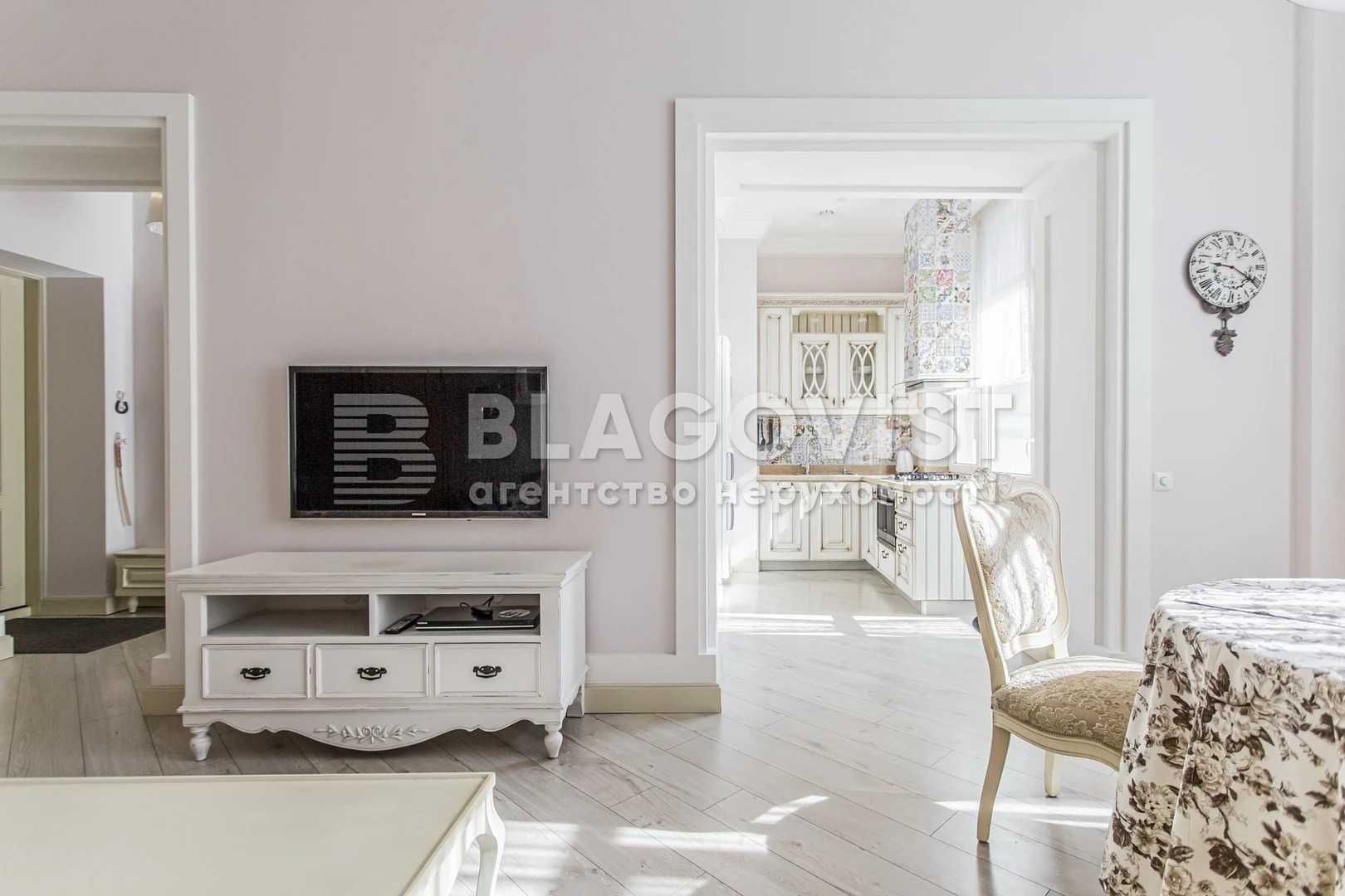 3-Room Apartment in City Center, Khreshchatyk 23, High-Quality French Provence Style
