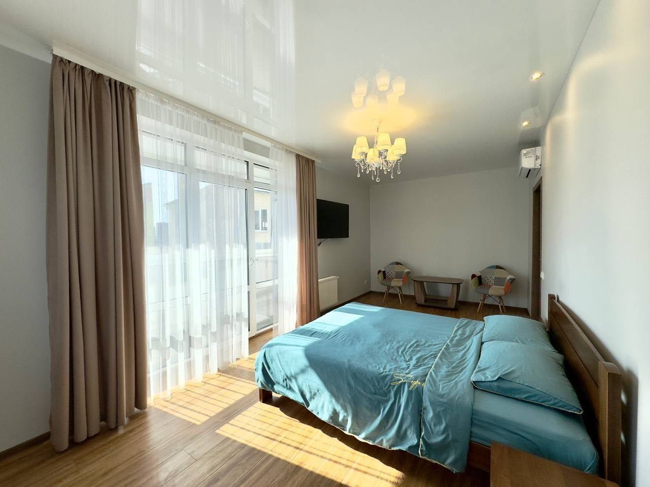 1-Bedroom Apartment with Separate Kitchen, Balcony, and Full Appliance Set