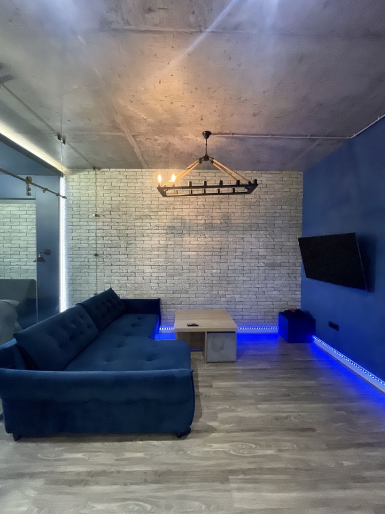 Modern Loft Apartment with Fireplace in Arkadia
