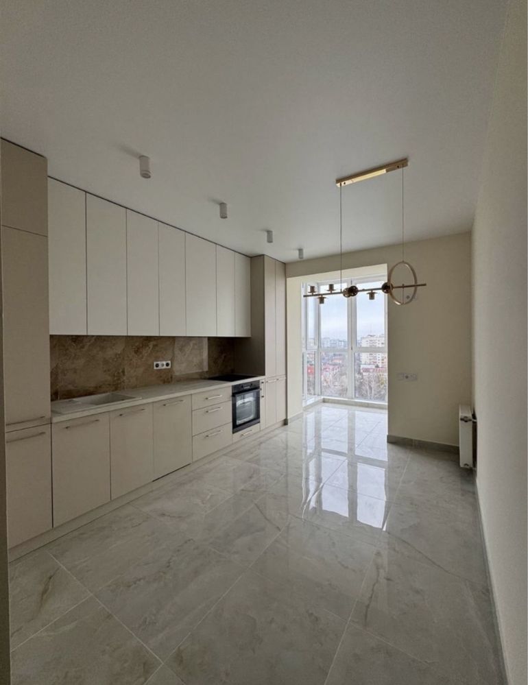 Modern Apartment with Designer Renovation and Full Amenities